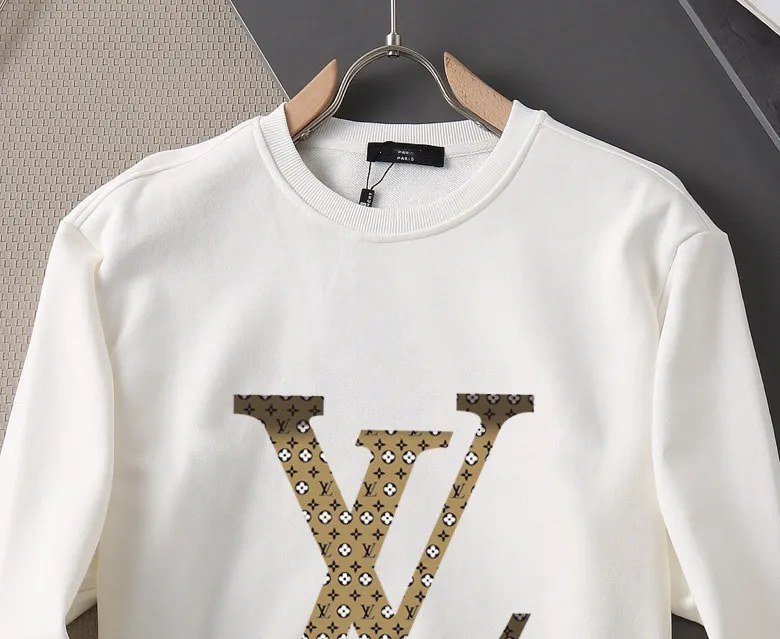 🅿️220 brand [LV Louis Vuitton] (good news for fat people) 2025ss autumn latest long-sleeved round-neck sweatshirt, on sale simultaneously on the official website. Refreshing and breathable. Made of top Tencel Roman. Comfortable and soft. 3D three-dimensional clarity. Super fashion sense. Great for gifting and keeping for yourself. Size: M-5XL (can wear up to 220 pounds)